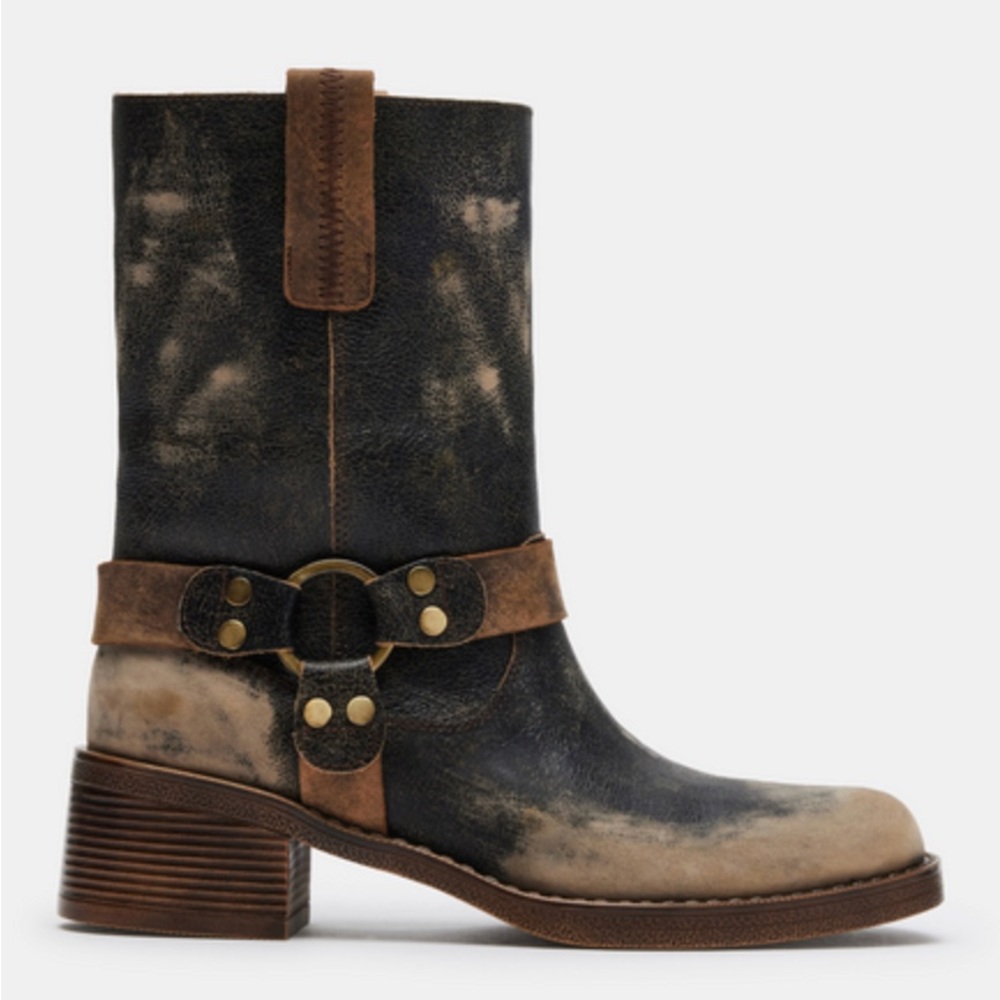 Distressed leather easy pull on boot